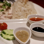 ラオパサ - ３種類のソースで