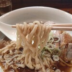 らーめん　かねかつ - ピロピロの平打ち麺