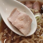 らーめん　かねかつ - しっとりと柔らかいホロホロ鳥のムネ肉