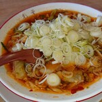 彩華ラーメン  - サイカラーメン　白ネギ投入