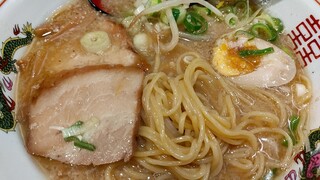 Makenkiramen - 麺とチャーシュー
