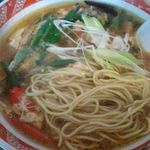 いせのじょう - 辛口ラーメン＋たまごとじ、麺アップ