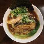 山麺 - 魚だしの中華そば(800円、真上から)