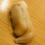 鮨 しゅん輔 - 岩手の石垣貝。鳥貝と北寄貝の中間のような味