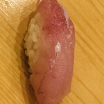 鮨 しゅん輔 - 甘鯛の昆布〆。ほのかに漂う昆布の香りが食欲をそそります