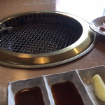 カルビ屋 大福 - こんな利用なのに網が新品ですいません