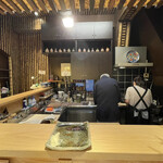 Iro dori - キュッとした小料理屋のような造りがどこか落ち着きます。