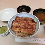 割烹蒲焼 わかな - 「うな丼」3,500円、「赤だし」500円