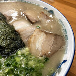 らーめん工房 龍 - ラーメン大盛り右側