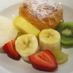 ルテカフェ ベーカリー スイーツ - フレンチブリュレ 旬のフルーツ添え