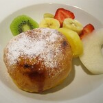 ルテカフェ ベーカリー スイーツ - フレンチブリュレ 旬のフルーツ添え