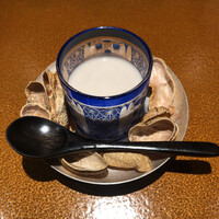 日本料理FUJI - 鰹出汁とごく少量のお塩で仕上げた落花生の摺流し…♪落花生！と叫びたくなる濃厚な落花生の味わいが素晴らしく、その味わいを余す事なく楽しめる一品(^^)素敵な先付ですね！