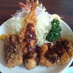 とんかつと和食 わかさ - ソースをかけて旨さアップ