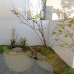 リストランテ ソライア - 6名用の個室から見える中庭