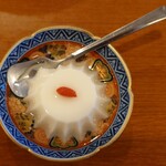 中国料理 龍薫 - サービスのアンニンドウフ