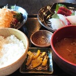 Inakaresutoranjimbee - アタシが選んだ「アジフライとちょい刺定食」1518円