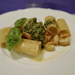 モイベーカリー - 【追加】こちらで買ったパスタで Tuffoli pesto e gamberi を作る