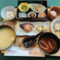 メインダイニングルーム 三笠 - 茶粥の朝食