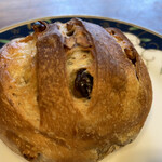 ブレッドアーエスプレッソ - 胡桃とレーズン211円(税別)