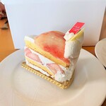 フランス菓子 アン・ファミーユ - 白桃のショートケーキ。604円