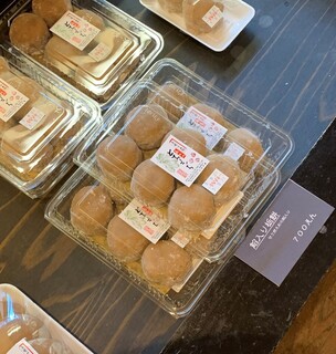 羽馬製菓 - 餡入り栃餅。700円