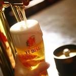 Edo Ya - 1日２回メンテナンスをする生ビール、泡のキメがちがいます。