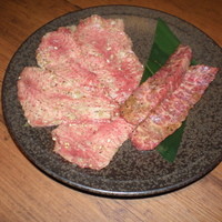 焼肉うしごろ 西麻布本店 - 極みのタン&特選厚切りハラミ
                