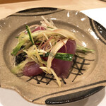 うを徳 - 黒胡麻のペーストと宮崎のめじ鮪 夏野菜の薬味