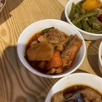Kuya's Kusinang Pinoy - 総菜（鶏肉、ジャガイモ）