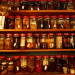 仙人小屋 - 壁に並ぶ果実酒