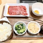 Mai Yakiniku Sutairu Shoutaian - カルビのすき焼き肉御膳