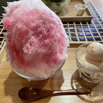 甘味や 澤田商店 - 巨峰 + ミニソフトクリーム トッピング