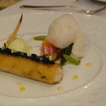 ラ・ベ - 前菜・・・彼女は、毛蟹と柚子のカネロン　フランスアキテーヌ産のキャビア　アボカドクリーム　秋野菜のタルト（追加６５０円）