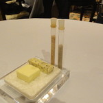 ラ・ベ - パンに付いて来るバター＆岩塩