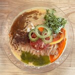 麺 㐂色 - 冷やしカレーそば＋パクチートッピング
      彩りが素晴らしい〜！