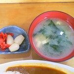 Itoriki - 味噌汁と漬物