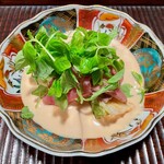 京天神 野口 - 近江牛サーロインのしゃぶしゃぶ 賀茂茄子 胡麻ポン酢 ペリーラ(大葉のベビーリーフ)をのせて