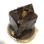モーツァルト - ショコラキューブ。濃厚チョコケーキでした。少しボロボロして食べ難いです。