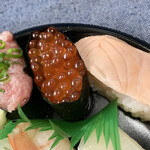 すしONE - 炙りサーモン、いくら、たたきまぐろになります！