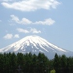 ムースヒルズバーガー - ショッピングモール駐車場から富士山が見える