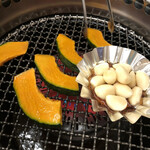 焼き肉 ばりばり亭 - カボチャと粒ニンニク