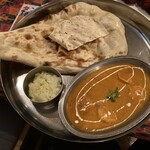 ニュー ナマステ - シーフードセットのパパドゥ、ナン、ライス、プラウンマサラ