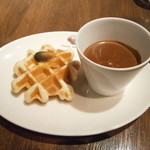 ピエール マルコリーニ - ワッフル　チョコレートフォンデュ