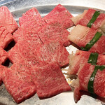 肉と日本酒 - 塩焼き
            三十日熟成牛たん、特選そともも、常陸牛いちぼ、ぶり大根