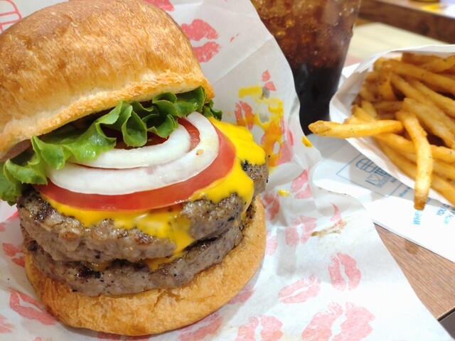 テディーズ ビガー バーガー 横浜みなとみらいワールドポーターズ店 Teddy S Bigger Burgers 馬車道 ハンバーガー ネット予約可 食べログ テディーズ ビガー バーガー 横浜みなとみらいワールドポーターズ店 Teddy S Bigger Burgers 馬車道 ハンバーガー ネット予約可 食べログ