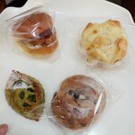 ベーカリー エナック - 購入したパン。