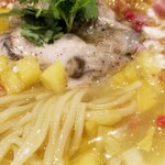 麺屋 六感堂 - パイナップルと岩牡蠣の冷製ラーメン
