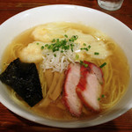 八雲（エビワンタン麺ハーフ・白だし 850円）