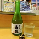 Sushi Hourai - ボトル３００ml純米酒だと塩釜の浦霞でした。