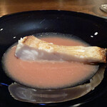 蒼 - 藤本さん神経締め真魚鰹のムニエル 中野さんトマトのソース
      真魚鰹の身の弾力とトマトソースの甘み酸味のバランスの良さ、トマトは昔ながらの味わいの品種、真魚鰹にクセがないだけにソースの旨みがポイントです。